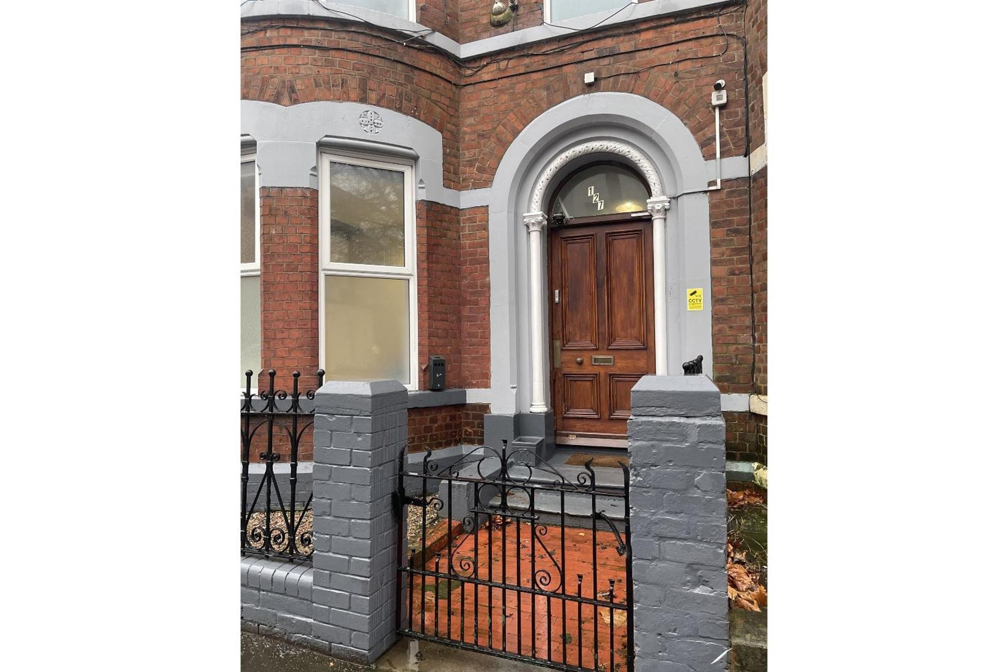 Oyo Queens Quarter Belfast Exterior foto