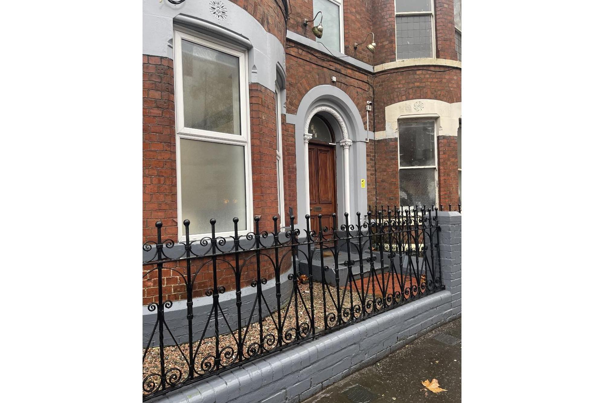 Oyo Queens Quarter Belfast Exterior foto