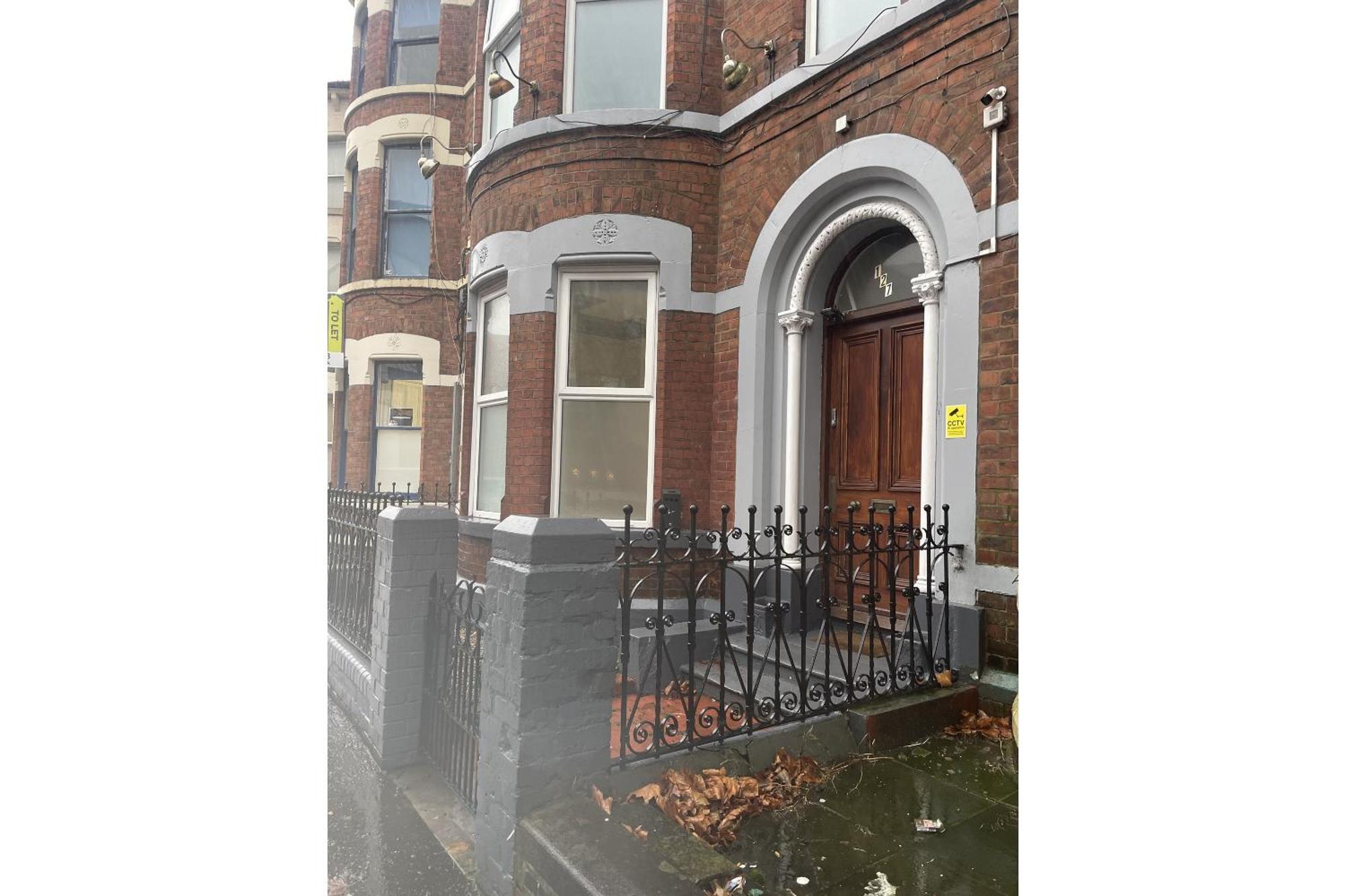 Oyo Queens Quarter Belfast Exterior foto
