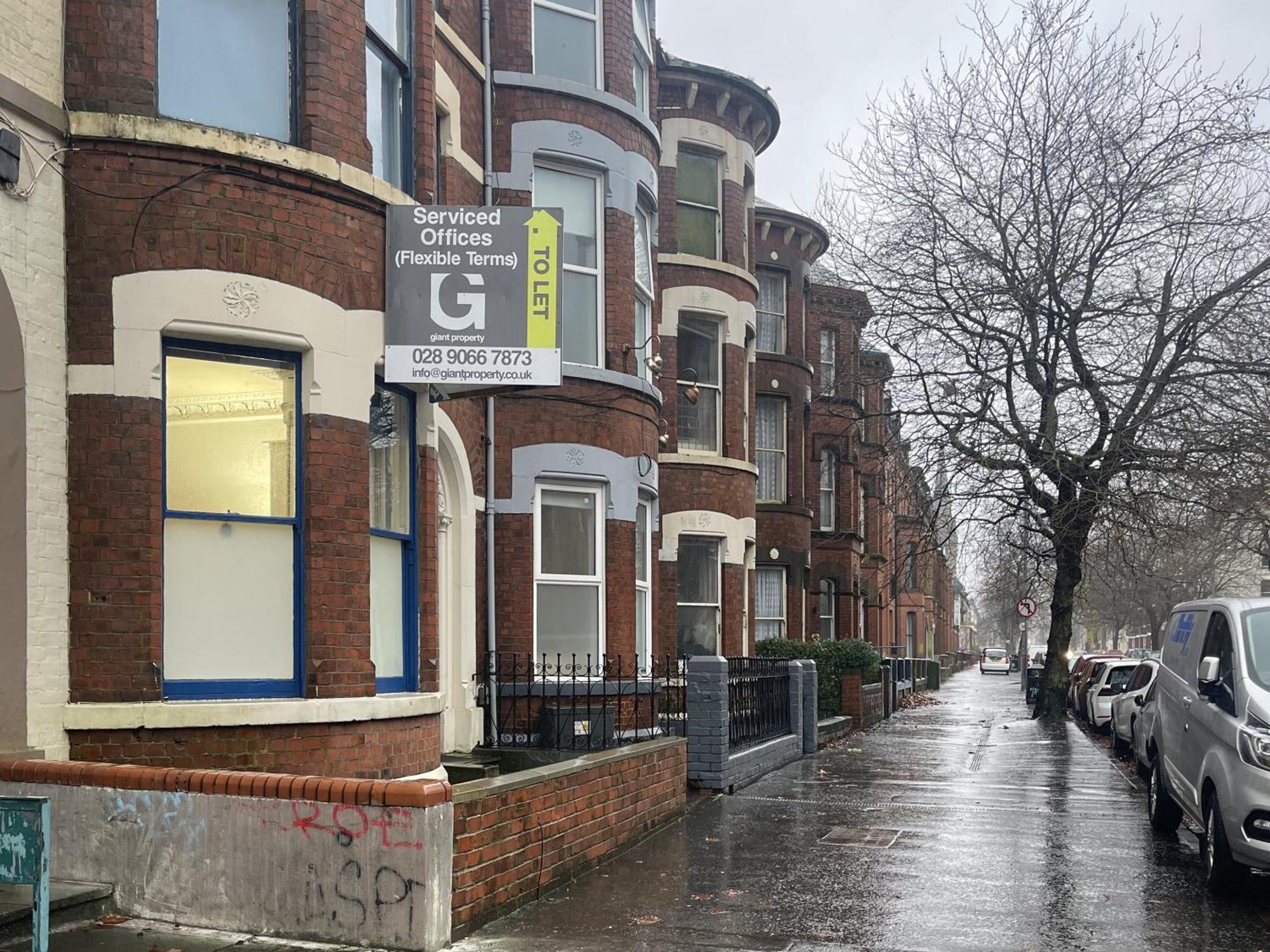Oyo Queens Quarter Belfast Exterior foto