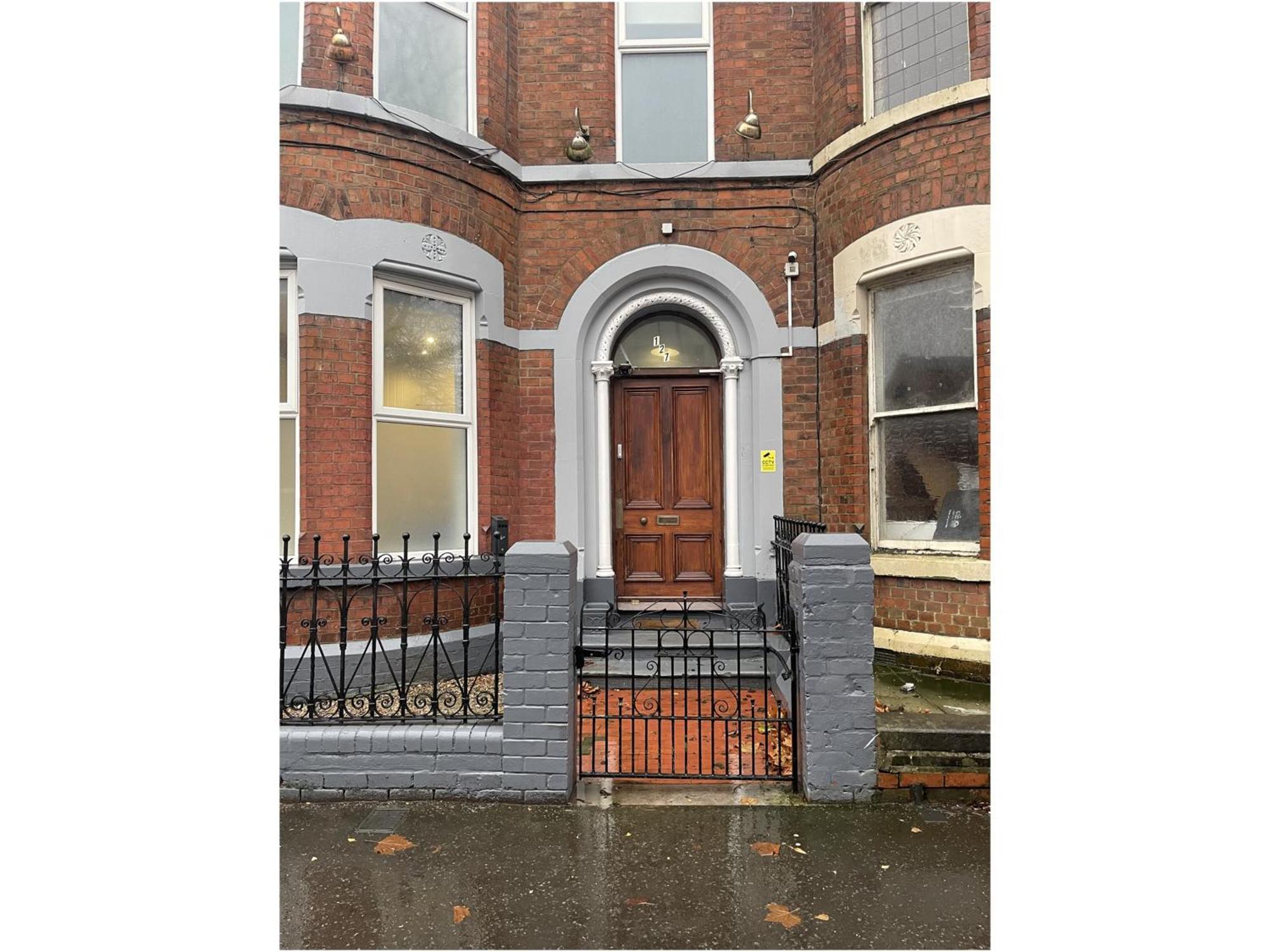Oyo Queens Quarter Belfast Exterior foto